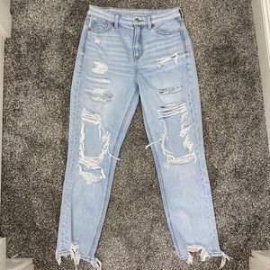 American Eagle Ripped Mom Jeans size 0 short